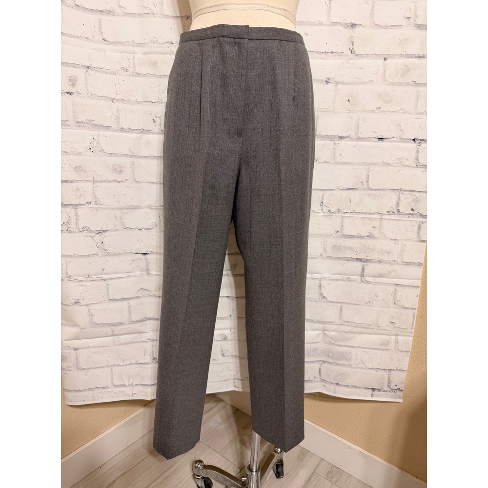 Pendleton Womens 8 Petite Grey Pinstripe 100% Virgin Wool Pleated Dress Pants